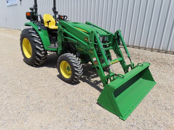 Image of John Deere 4052R equipment image 4