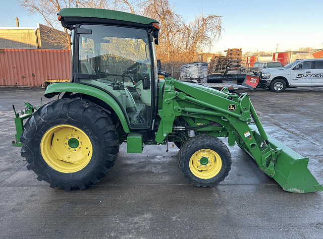 Image of John Deere 4052R equipment image 3