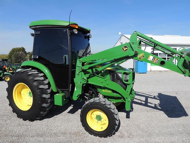 Image of John Deere 4052R equipment image 3