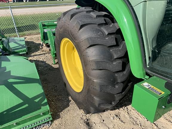 Image of John Deere 4066R equipment image 4