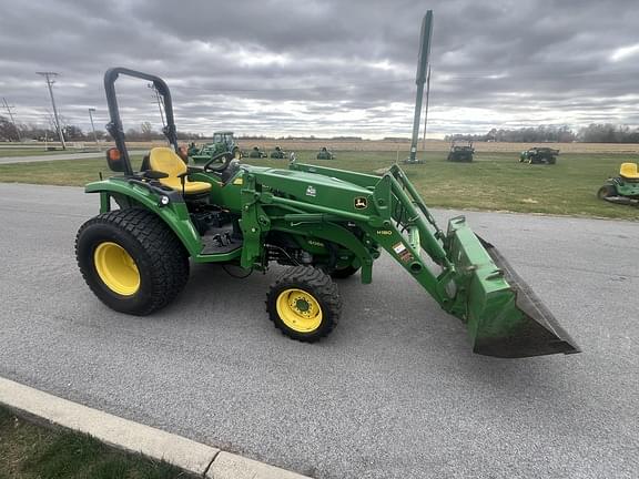 Image of John Deere 4066R equipment image 2