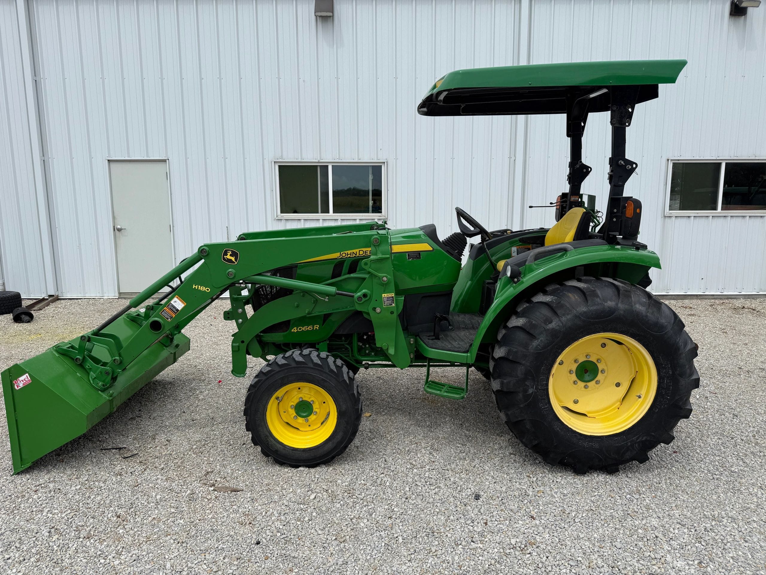 2014 John Deere 4066R Equipment Image0