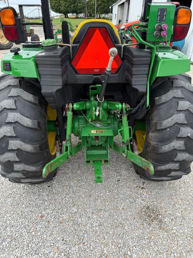 Image of John Deere 4066R equipment image 2