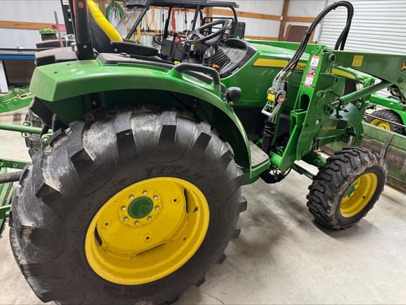 Image of John Deere 4066R equipment image 3