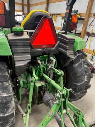 Image of John Deere 4066R equipment image 4