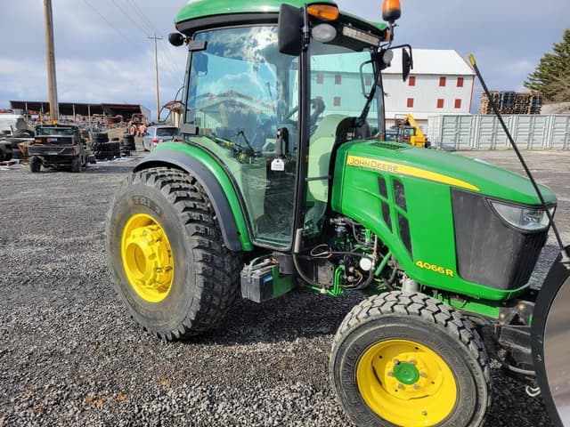Image of John Deere 4066R equipment image 1