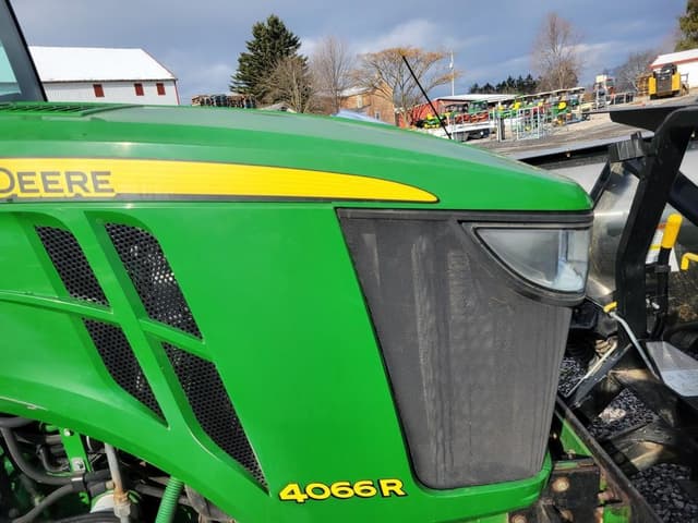 Image of John Deere 4066R equipment image 3