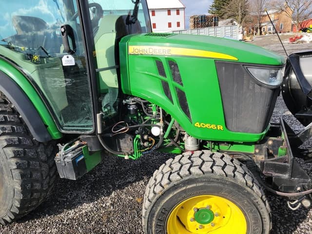 Image of John Deere 4066R equipment image 2