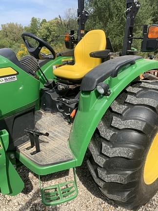 Image of John Deere 4066R equipment image 3