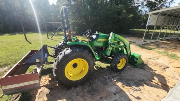 Image of John Deere 4105 equipment image 2