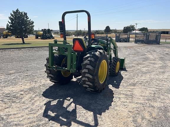 Image of John Deere 4105 equipment image 3