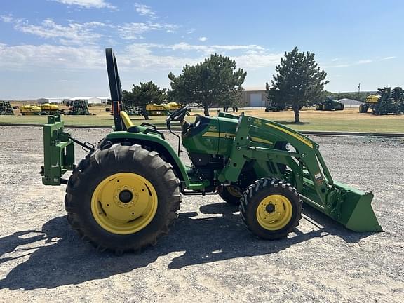 Image of John Deere 4105 equipment image 4