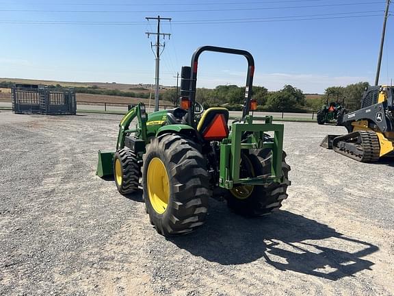 Image of John Deere 4105 equipment image 2