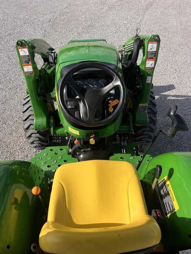 Image of John Deere 4105 equipment image 3