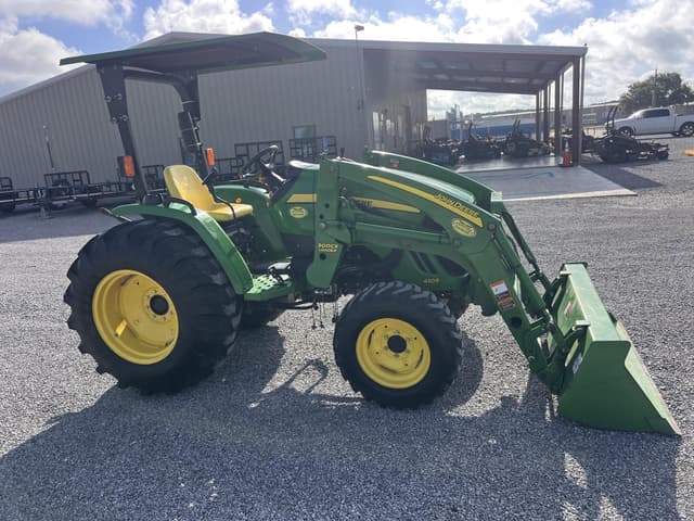 Image of John Deere 4105 equipment image 1