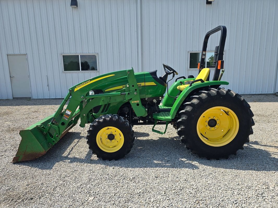 2014 John Deere 4105 Equipment Image0