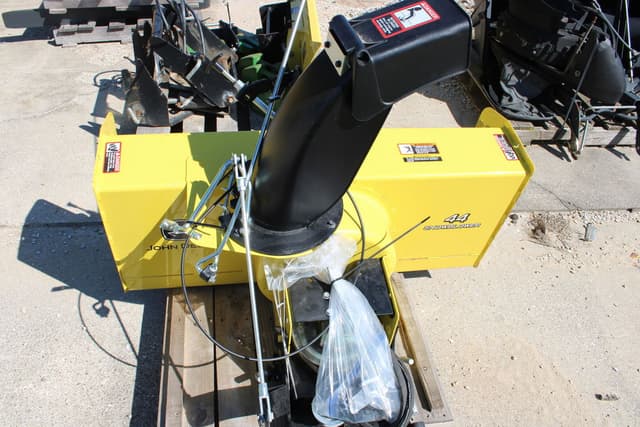 Image of John Deere 44" Snowblower equipment image 2