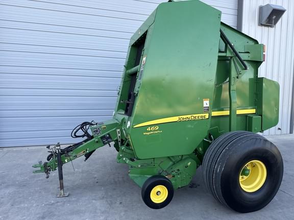 Image of John Deere 469 Megawide Plus equipment image 1