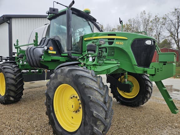 Image of John Deere 4830 equipment image 1