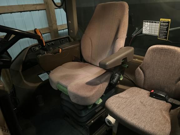 Image of John Deere 4940 equipment image 4