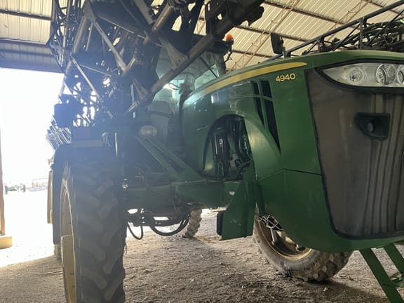 Image of John Deere 4940 equipment image 1