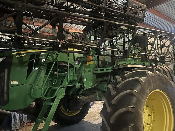 Image of John Deere 4940 equipment image 1