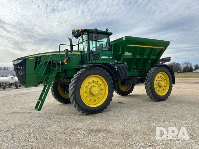 Image of John Deere 4940 equipment image 1