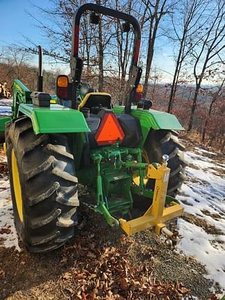 Image of John Deere 5045E equipment image 4