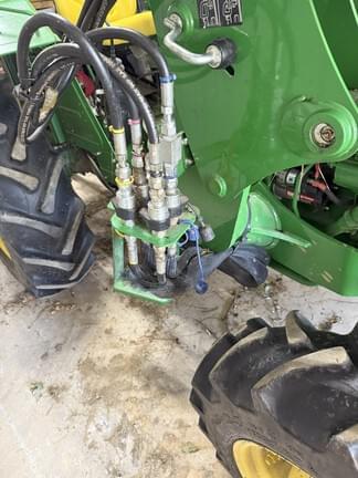 Image of John Deere 5045E equipment image 4