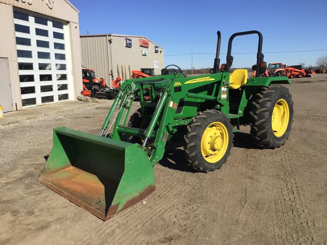 Image of John Deere 5045E equipment image 3