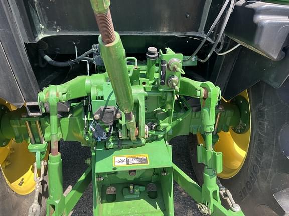 Image of John Deere 5055E equipment image 3