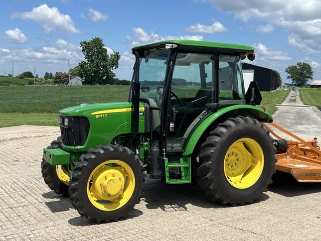 Image of John Deere 5055E equipment image 1