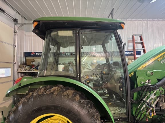 Image of John Deere 5065E equipment image 4