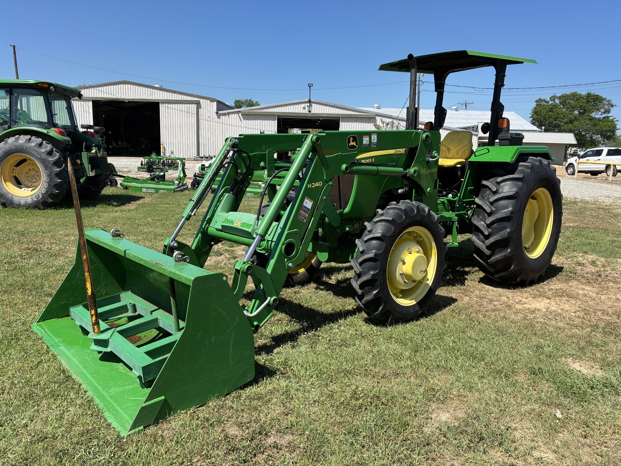 2014 John Deere 5065E Equipment Image0