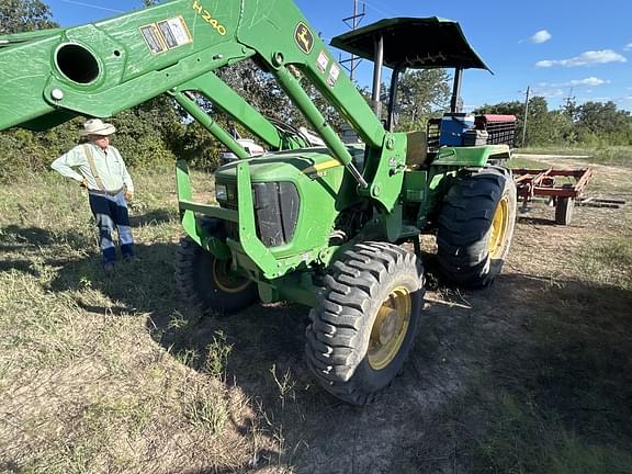 Image of John Deere 5065E equipment image 3