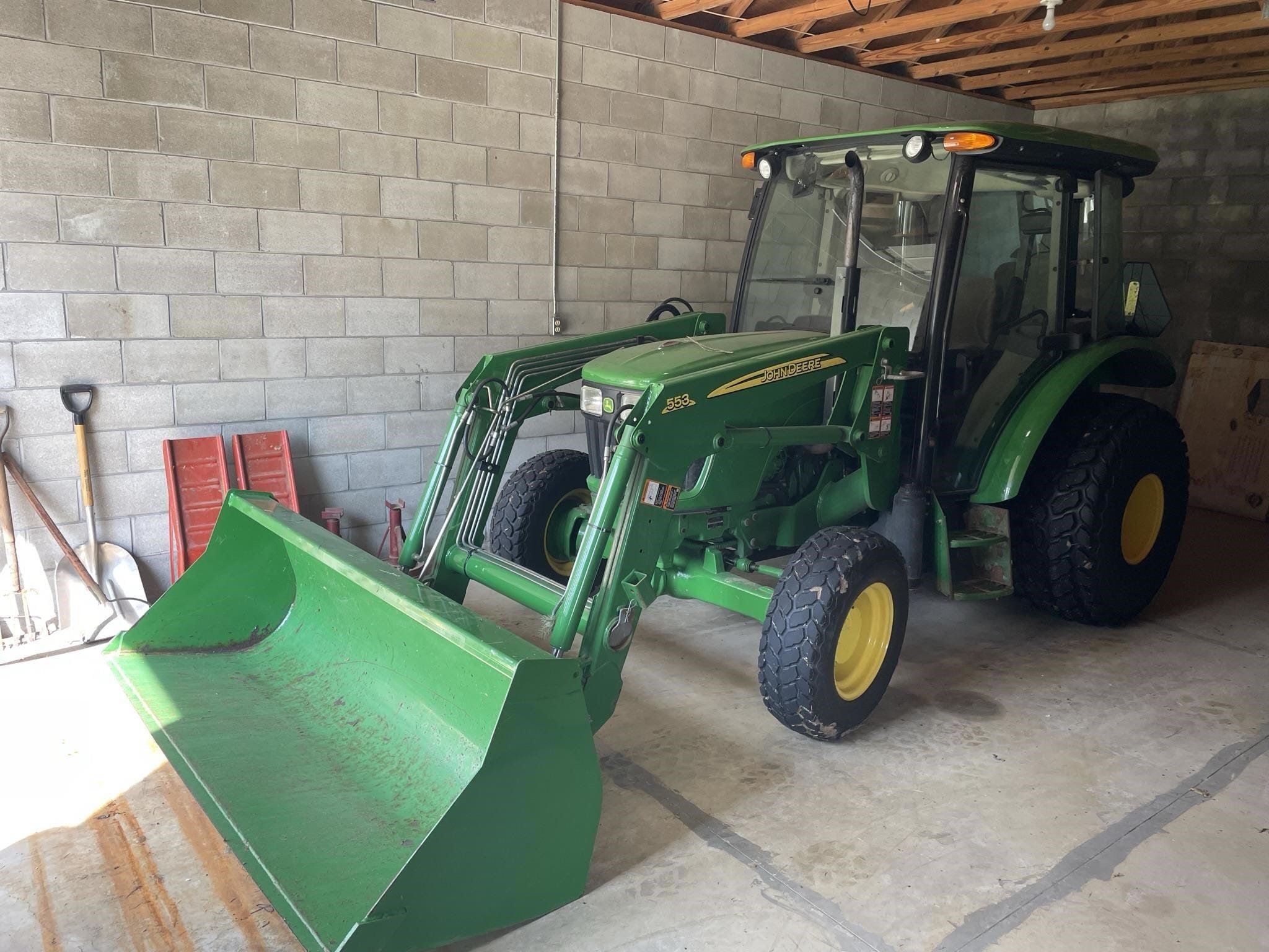 2014 John Deere 5065E Equipment Image0