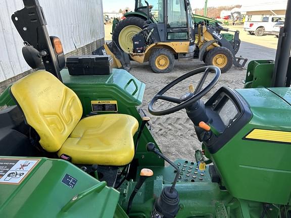 Image of John Deere 5065E equipment image 4