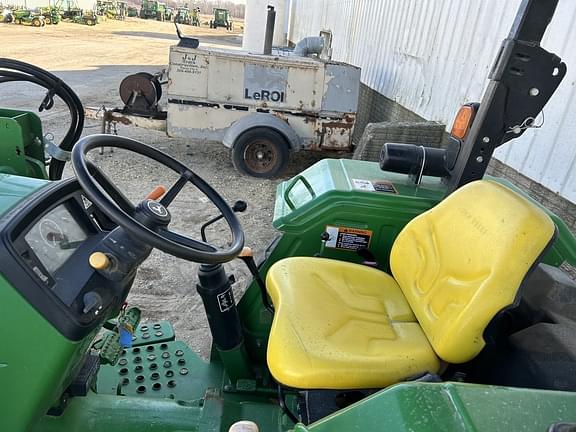 Image of John Deere 5065E equipment image 2