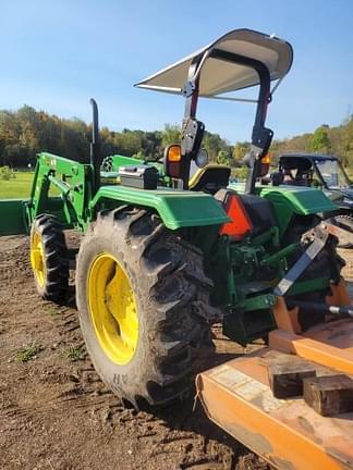 Image of John Deere 5065E equipment image 4