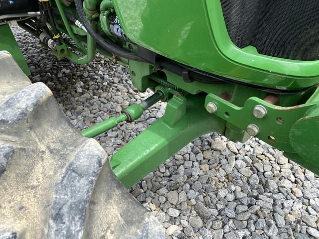 Image of John Deere 5075E equipment image 4