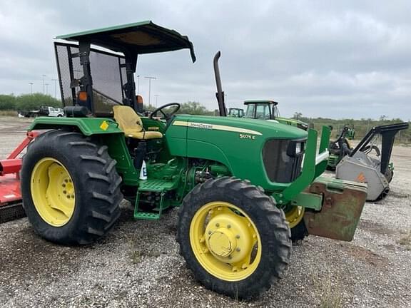 Image of John Deere 5075E equipment image 3