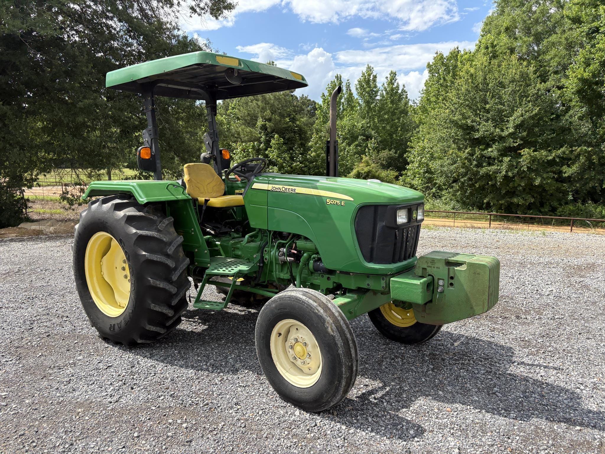 2014 John Deere 5075E Equipment Image0