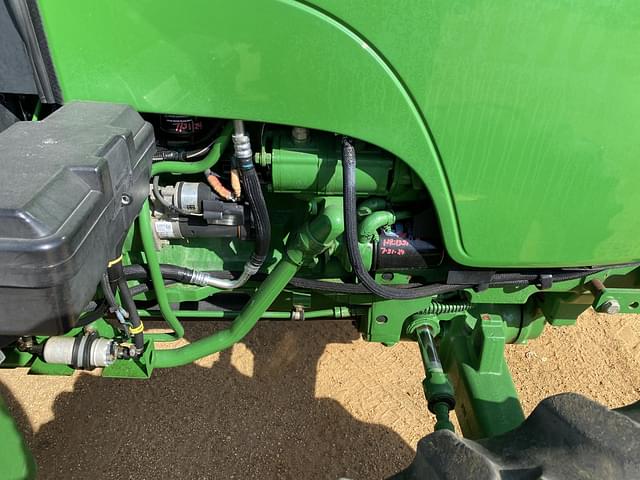 Image of John Deere 5075E equipment image 4