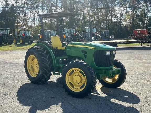 Image of John Deere 5075M equipment image 1