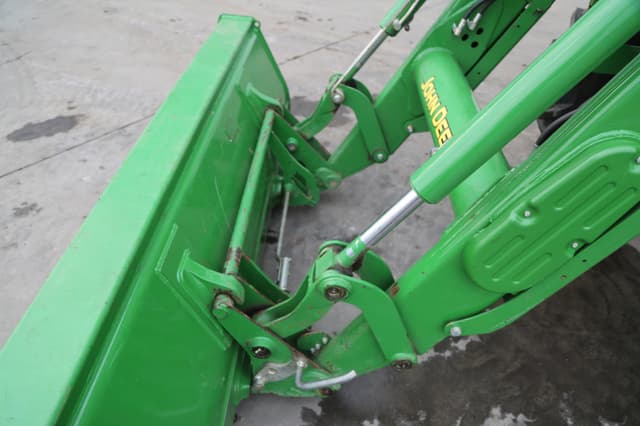 Image of John Deere 5085E equipment image 3