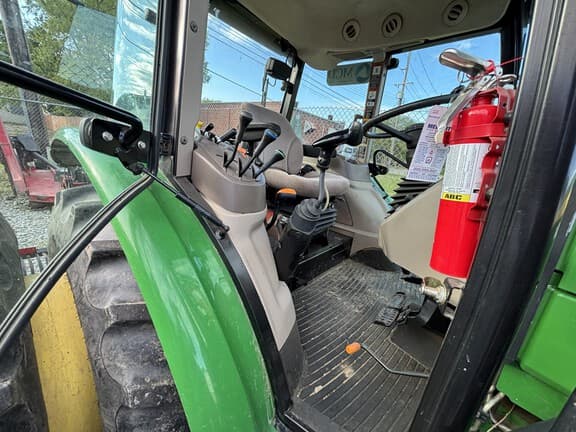 Image of John Deere 5085E equipment image 3