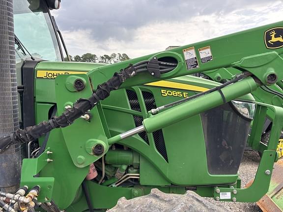 Image of John Deere 5085E equipment image 2