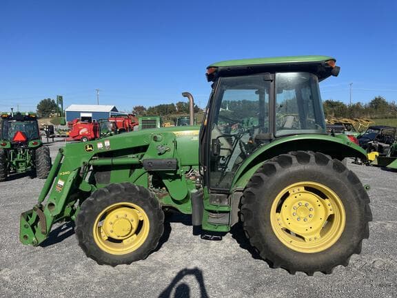 Image of John Deere 5085E equipment image 2