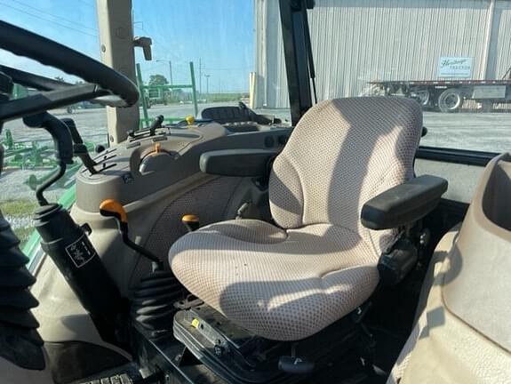 Image of John Deere 5085E equipment image 4