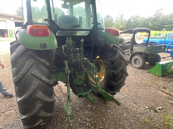 Image of John Deere 5085E equipment image 4